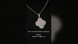 Elegante collar con colgante de flor de la suerte de plata de ley 925
