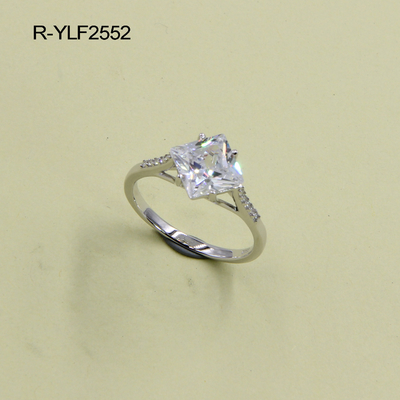 Radiant Cut Pear en forma de CZ Anillos de plata Conjunto de puntas 925 Plata esterlina Joyería fina