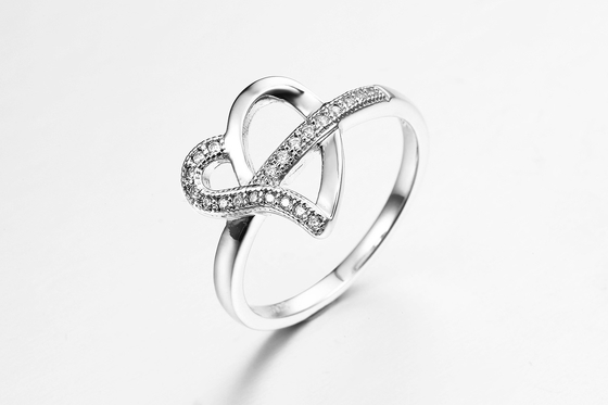 925 alianza de boda de plata en forma de corazón de la eternidad de los anillos 2.38g CZ de la CZ