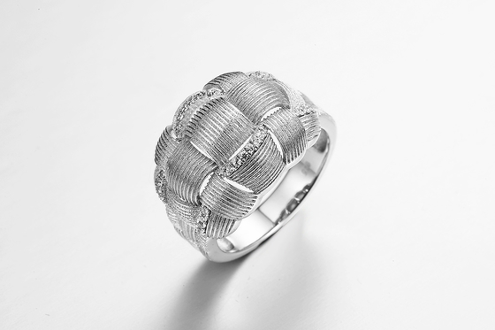 La CZ Sterling Silver Rings Custom Engraving 4,31 gramos envuelve alrededor del anillo de finger