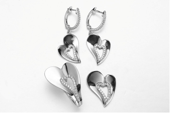 Circona cúbica de Telesthesia Sterling Silver Double Heart Necklace