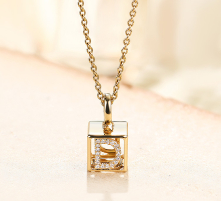 cubo de Diamond Necklace A-Z Initials 3D del oro amarillo de 0.03ct 18K