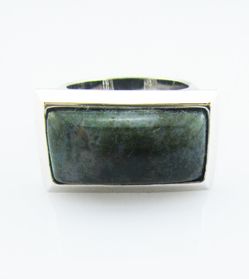 925 Anillos de plata redonda de piedra preciosa con jade verde Anillo de compromiso de plata de esterlinas Anillos de plata de esterlinas grandes