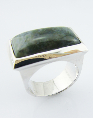 925 Anillos de plata redonda de piedra preciosa con jade verde Anillo de compromiso de plata de esterlinas Anillos de plata de esterlinas grandes