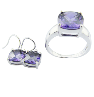 Joyería de plata esterlina con detalles de estilo clásico