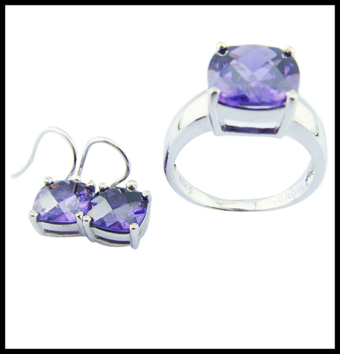 Joyería de plata esterlina con detalles de estilo clásico