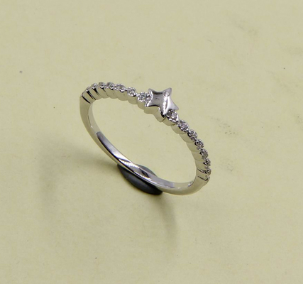 Anillos de piedra redonda unisex en banda de 2-3 mm Anillo de corazón de plata esterlina