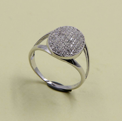Anillos de compromiso de plata 925 CZ adornados con piedras cúbicas de zirconia de grado AAA