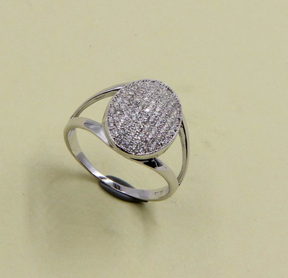 Anillos de compromiso de plata 925 CZ adornados con piedras cúbicas de zirconia de grado AAA