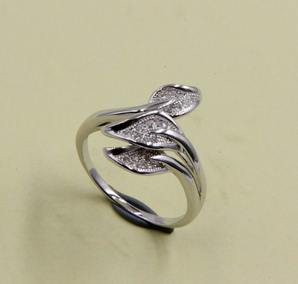 925 Plata Esterlina Conjunto de pavimentación Cubico Anillos de zirconia para mujeres Anillos de compromiso de plata de hoja Anillos de plata de hoja Piedra AAA