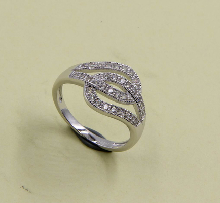 925 Plata Esterlina Conjunto de pavimentación Cubico Anillos de zirconia para mujeres Anillos de compromiso de plata de hoja Anillos de plata de hoja Piedra AAA