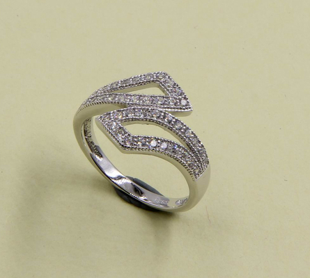 AAA Anillos de zirconia cúbica en 925 de plata esterlina Anillos de diamante de plata esterlina 925 Anillos de plata de damas Anillos de arco de plata