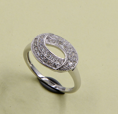 Anillo redondo ovalado 925 de plata esterlina Bandas de eternidad con zirconia cúbica de grado AAA para el aniversario de la boda