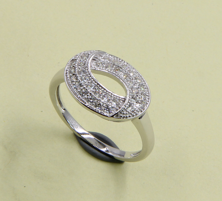 Anillo redondo ovalado 925 de plata esterlina Bandas de eternidad con zirconia cúbica de grado AAA para el aniversario de la boda