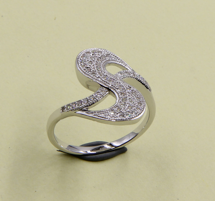 Swirl 925 de plata esterlina redonda CZ Anillos de compromiso con pavimento Anillos de moda de plata esterlina Anillos de plata para hombres 925