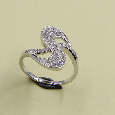 Swirl 925 de plata esterlina redonda CZ Anillos de compromiso con pavimento Anillos de moda de plata esterlina Anillos de plata para hombres 925