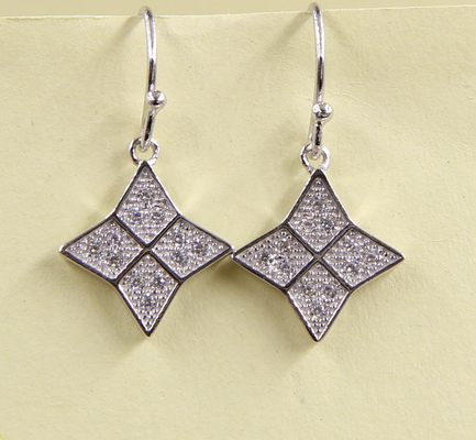 925 de plata esterlina de cuatro hojas de trébol con cubo de zirconia piedras Dangle Arete único CZ de alta calidad