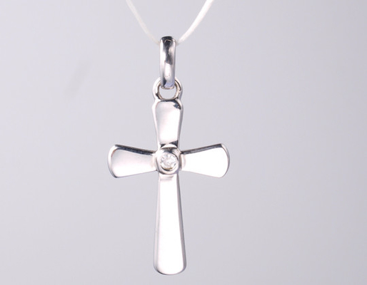 Nueva colección de cruz 925 de plata esterlina colgante religioso con chisporroteo de hielo de zirconia cúbica colgante cruzado