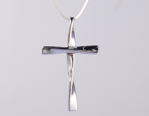 Pendiente de cruz de envoltura hueca y brillante CZ religioso para el uso diario y las vacaciones de verano Pendiente de cruz superpuesta