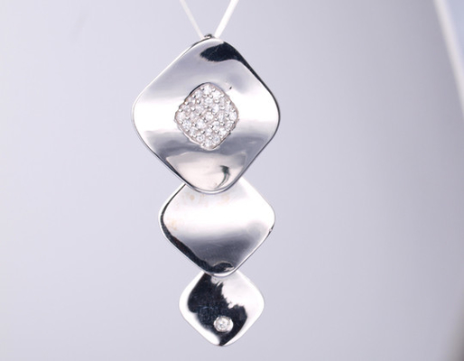 18k Oro Blanco Revestido Geométrico 925 Plata Esterlina Colgante Unisex Colgante Colchón Colgante con Cadena Elegante Colección de Fiestas