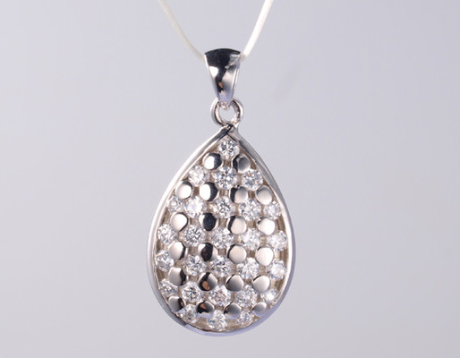 Colgante de cruz de oro de 18K geométrico con piedras de zircón 1.25mm/1.5mm