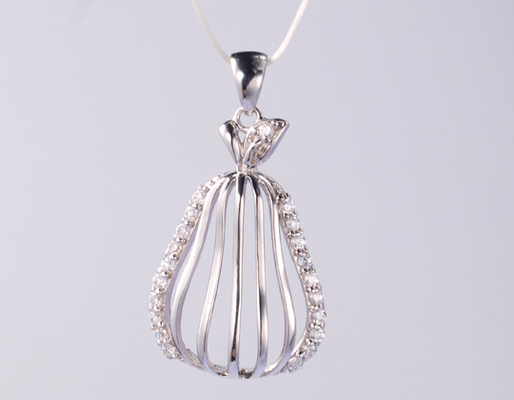 Pear Hollow Geometric 925 Pendiente de plata esterlina para mujeres 925 Pendiente de plata CZ Añadir un toque de lujo a su colección de joyas 925 Pendiente de plata CZ 925 Pendiente de plata CZ La elección perfecta