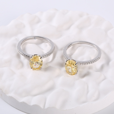 El huevo formó los anillos de plata de los anillos de compromiso 2.6g 925 CZ de Moissanite que brillaban