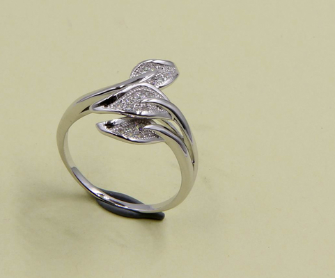 925 Plata Esterlina Conjunto de pavimentación Cubico Anillos de zirconia para mujeres Anillos de compromiso de plata de hoja Anillos de plata de hoja Piedra AAA